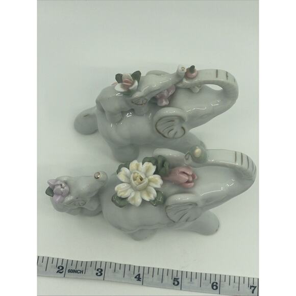 3½" Vintage Small White Elephant Figurine Flowers Baby Family Pottery Porcelain - Picture 12 of 13